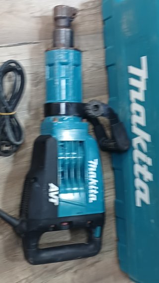 Makita HM1317C Martillo Demoledor 17Kg AVT