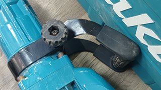 Makita HM1317C Martillo Demoledor 17Kg AVT
