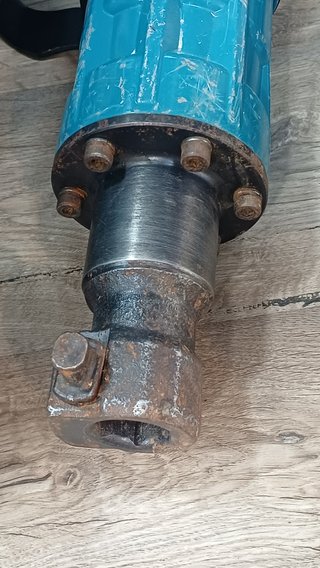 Makita HM1317C Martillo Demoledor 17Kg AVT