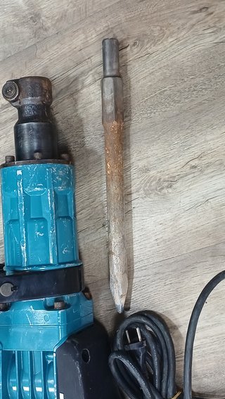 Makita HM1317C Martillo Demoledor 17Kg AVT