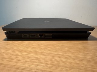 PS4 (PlayStation 4) + 2 mandos