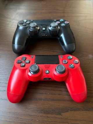 PS4 (PlayStation 4) + 2 mandos