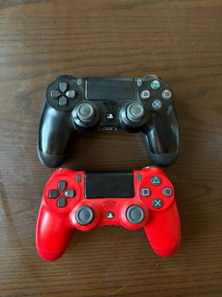 PS4 (PlayStation 4) + 2 mandos