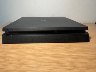 PS4 (PlayStation 4) + 2 mandos