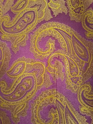 Chaleco de vestir hombre paisley dorado y morado
