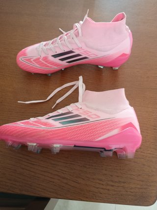 Botas de fútbol Adidas F50 rosas sin usar