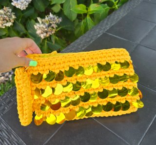Pochette gialla con paillettes oro