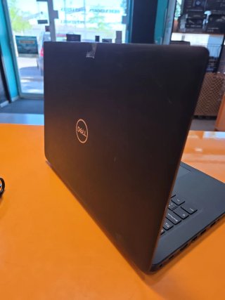 Portátil Dell 14 Full HD Windows 11