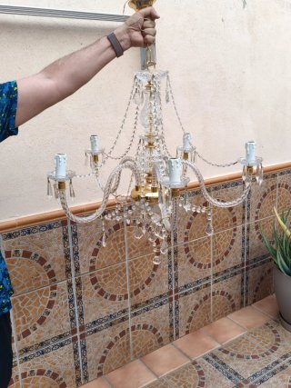 Lámpara de araña de cristal y metal