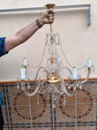 Lámpara de araña de cristal y metal