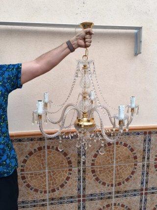 Lámpara de araña de cristal y metal