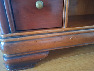 Mueble de cerezo con cajones