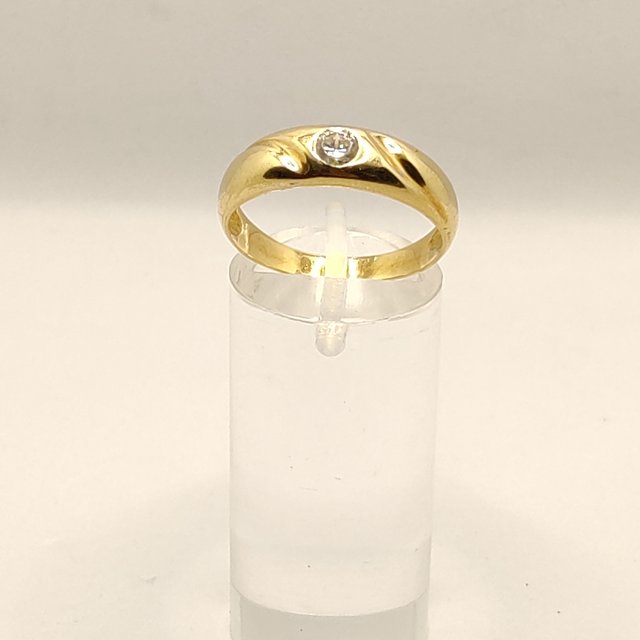 Anillo de oro de18k. Peso: 3.57gr.