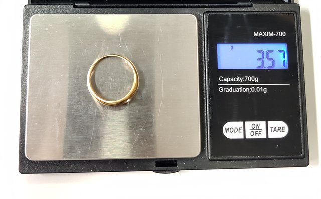 Anillo de oro de18k. Peso: 3.57gr.