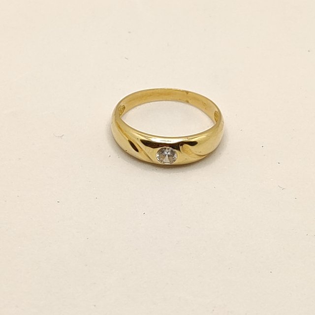 Anillo de oro de18k. Peso: 3.57gr.