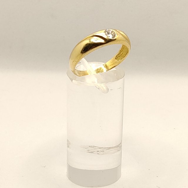 Anillo de oro de18k. Peso: 3.57gr.
