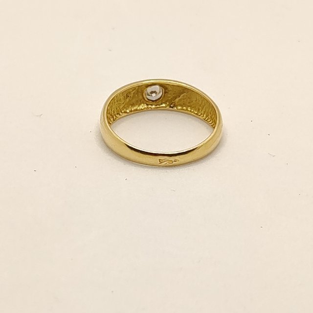 Anillo de oro de18k. Peso: 3.57gr.