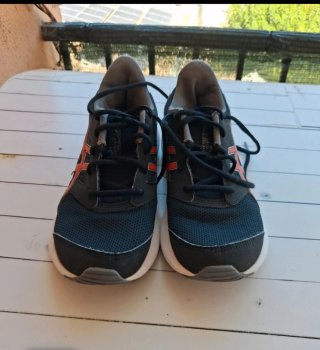Zapatillas Asics Talla 37 Negras y Rojas