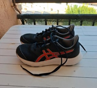 Zapatillas Asics Talla 37 Negras y Rojas