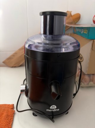 Licuadora de zumos negra