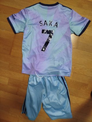 Conjunto Arsenal niño. Talla 26. 9 años