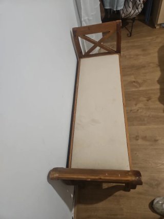 Banco de madera tapizado beige