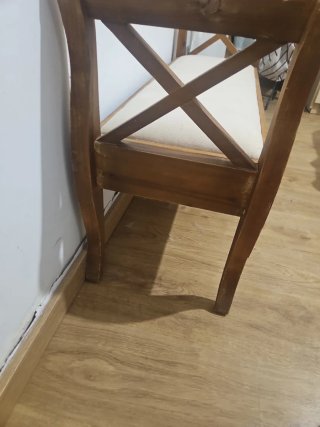 Banco de madera tapizado beige