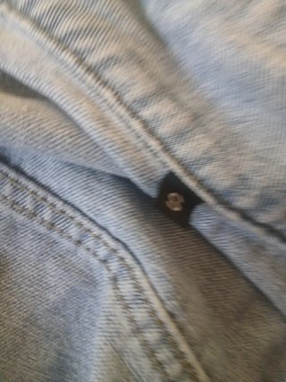 Chaqueta vaquera desgastada