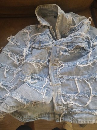 Chaqueta vaquera desgastada
