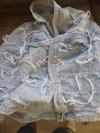 Chaqueta vaquera desgastada