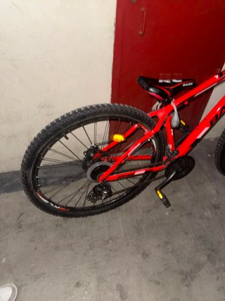 Bicicleta de montaña roja 29