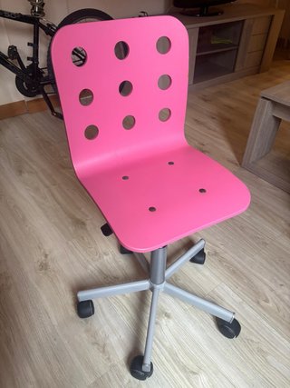 Silla de escritorio rosa con ruedas