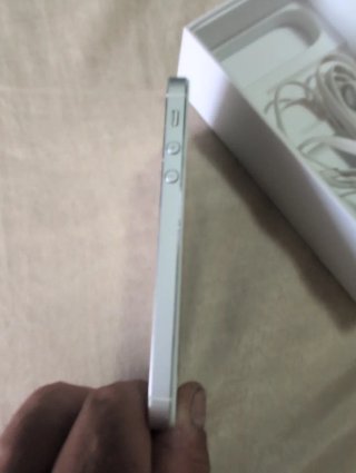 iPhone 5s Bianco con Auricolari