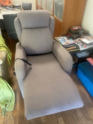 Sillón reclinable beige como nuevo.