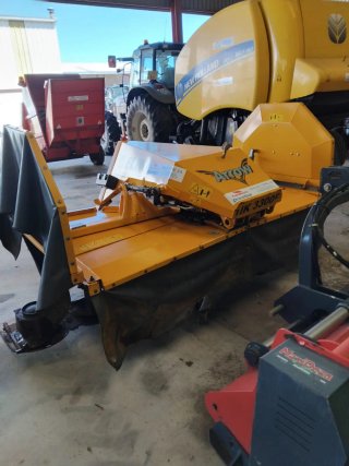 Segadora frontal ELHO NK3300F