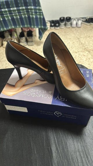 Tacones elegantes negros