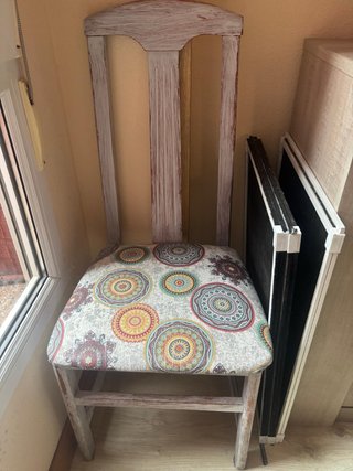 Silla de salón con tapizado estampado