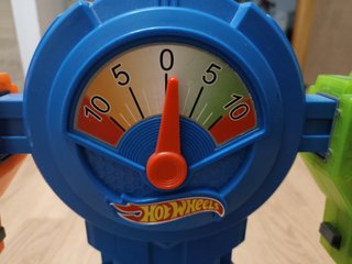 Lanzador y báscula Hot Wheels