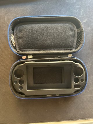 PS Vita + Estuche + 4 Juegos+ Memoria 8Gb