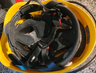 Casco de protección de seguridad en el trabajo.