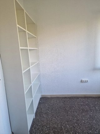 Estantería blanca de madera