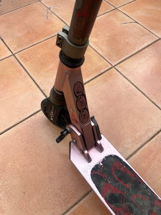 Patinete Oxelo plegable rojo con suspensión