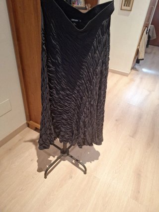Falda larga DKNY crepe negra