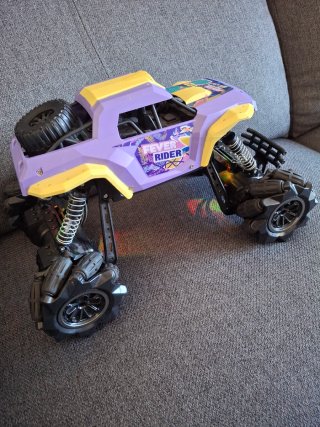 Coche teledirigido acrobacias