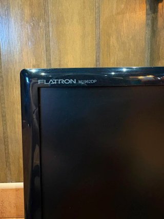 Monitor TV LG Flatron con soporte techo
