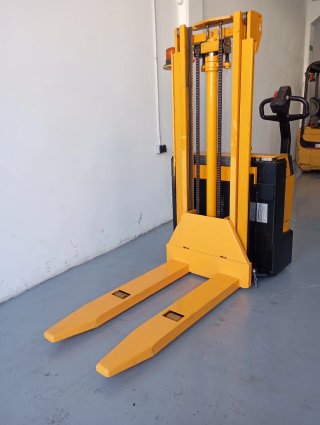 Apilador eléctrico Jungheinrich