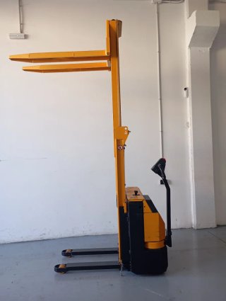 Apilador eléctrico Jungheinrich