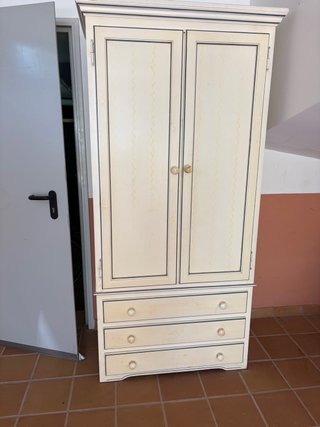 Armario de madera