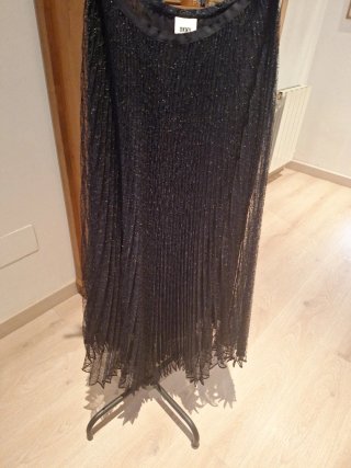 Falda larga DKNY puntilla negra