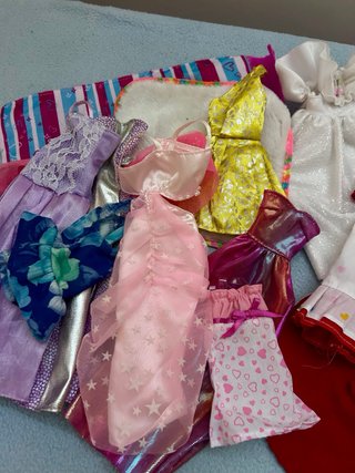 Set di abbigliamento e accessori per bambole Barbie